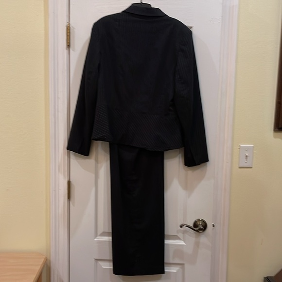 PURSUITS pantsuit, size 12, jacket fully lined, no pockets, pants not lined - Picture 2 of 5